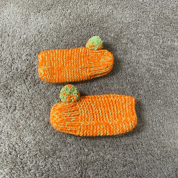 VTG Handmade Neon Crochet Knit House Slippers Booties Socks with Pom Pom - Picture 11 of 11